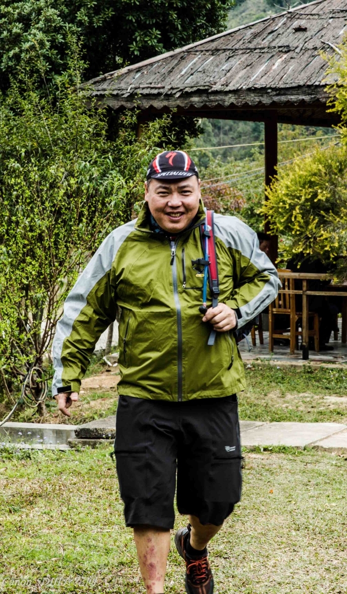 魁梧汉子