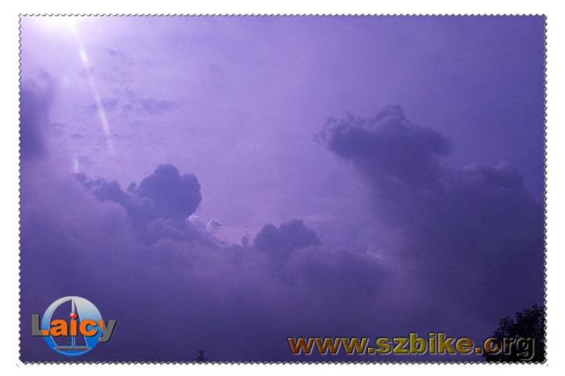天空中的怪面孔.jpg