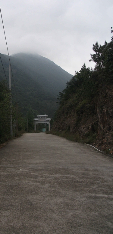 陡陡的山路