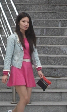 美丽老板娘，偷拍，效果不好