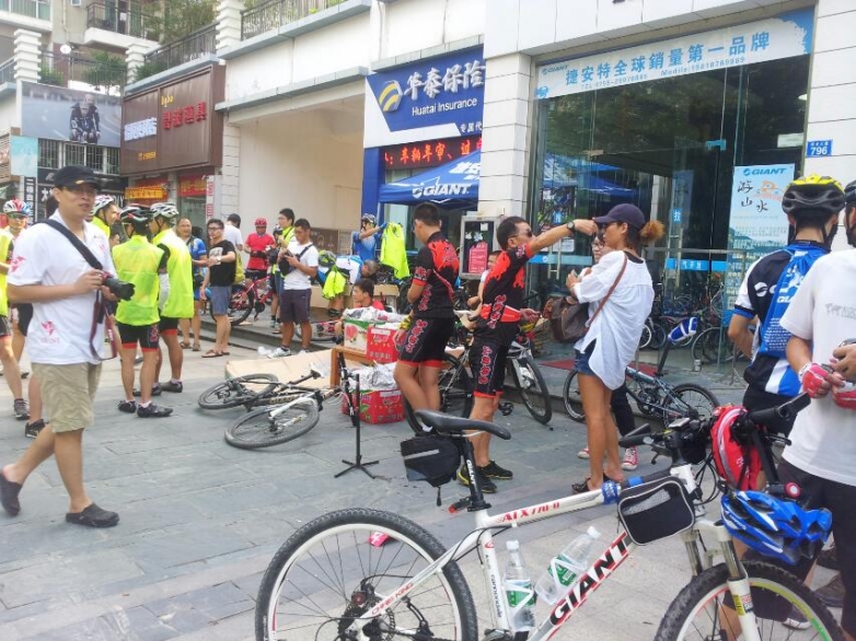 9点准时龙华猪店集合