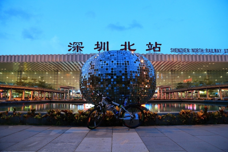 第一次骑到北站也留一张