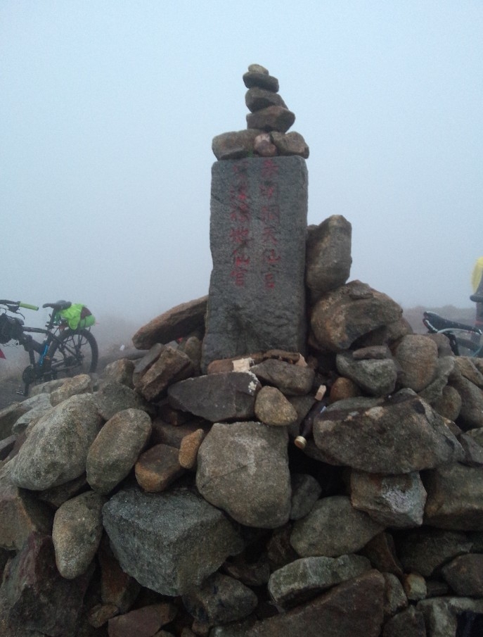 云遮雾影有灵山