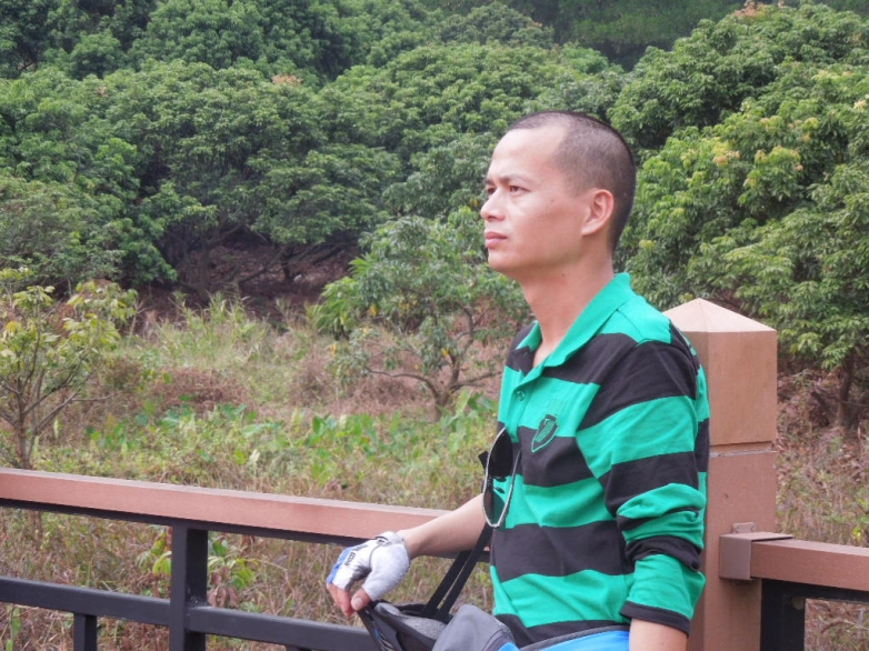 裂甲在想XYZ么……