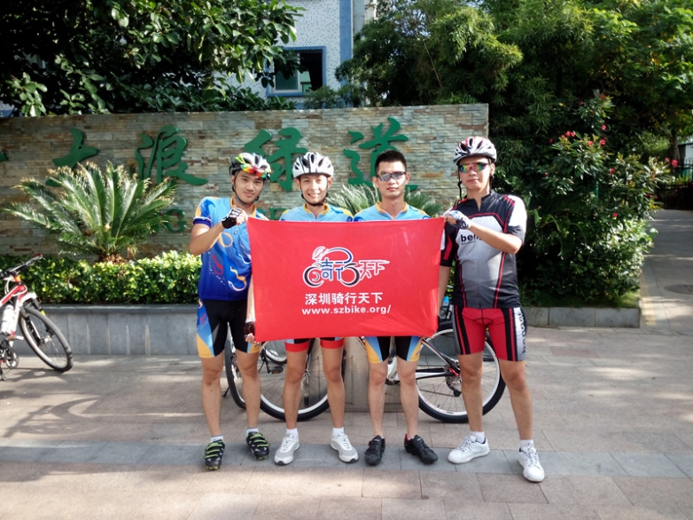 两张合照后准备出发！