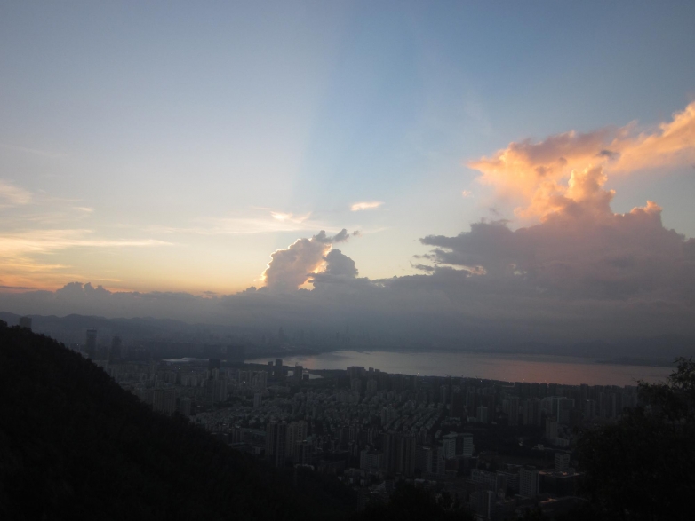 大南山看日出-太阳要出来啦