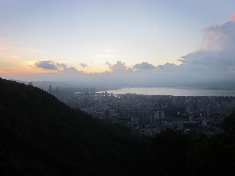 大南山看日出-东方泛白