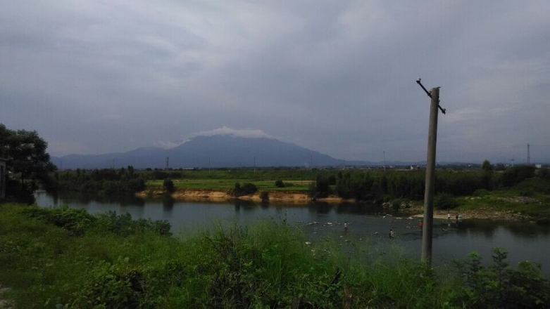 沙河边看罗浮山.jpg