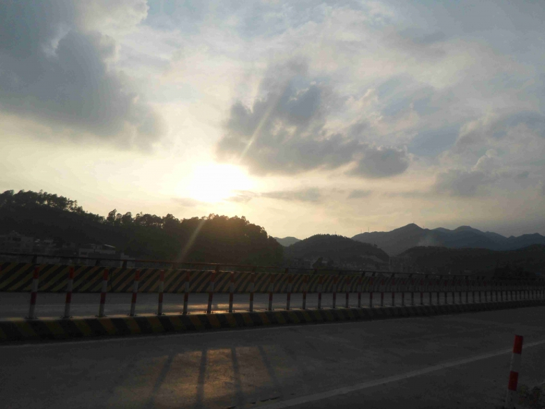 10傍晚的路上.jpg
