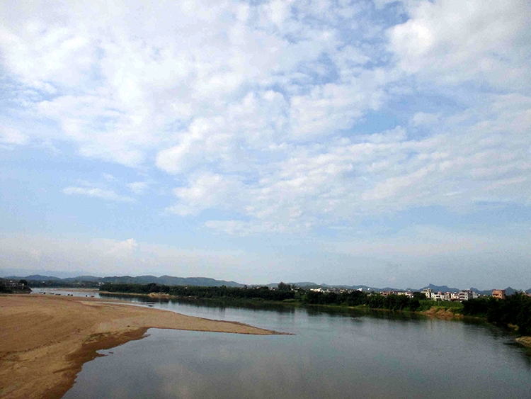 大部分是沿着东江骑行，看不完的美景.jpg