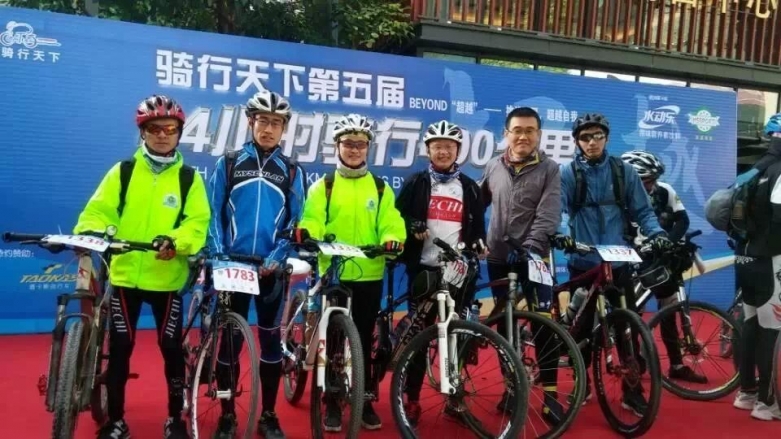 来张合照吧