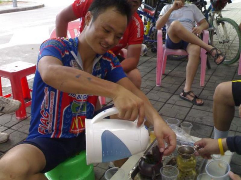 朋老板在泡功夫茶