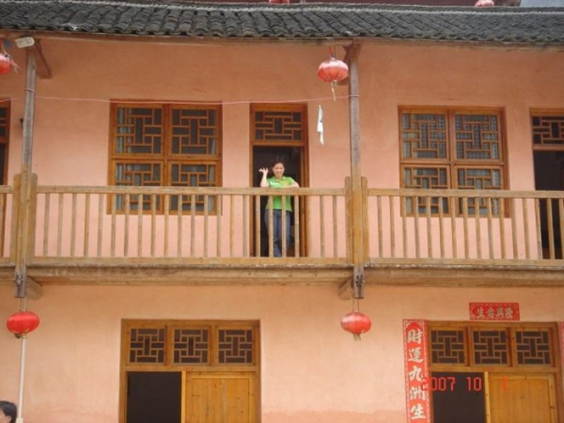 注意啊，那个可不是当地人。